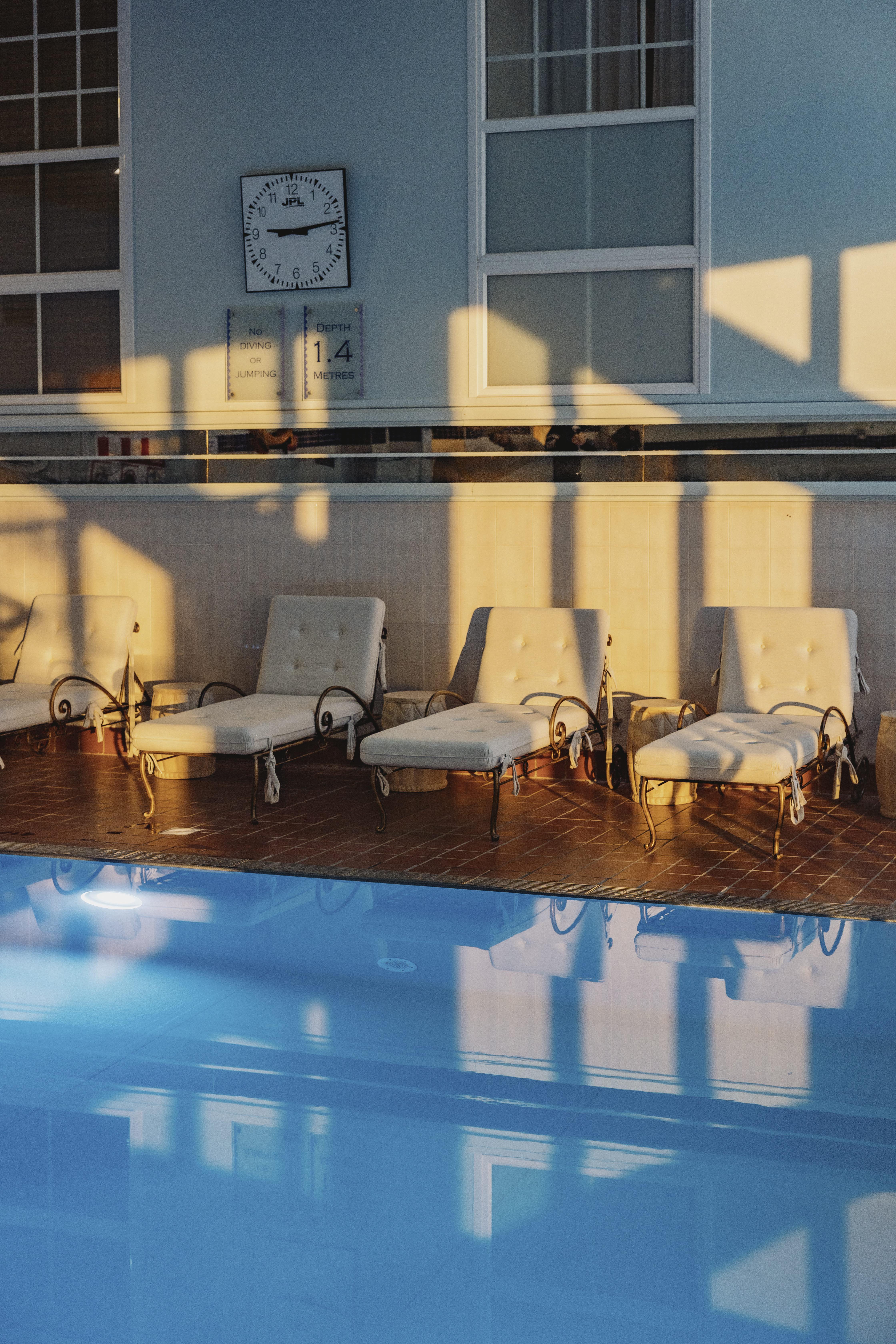 Marine Troon Hotel Kültér fotó Sunloungers at a pool