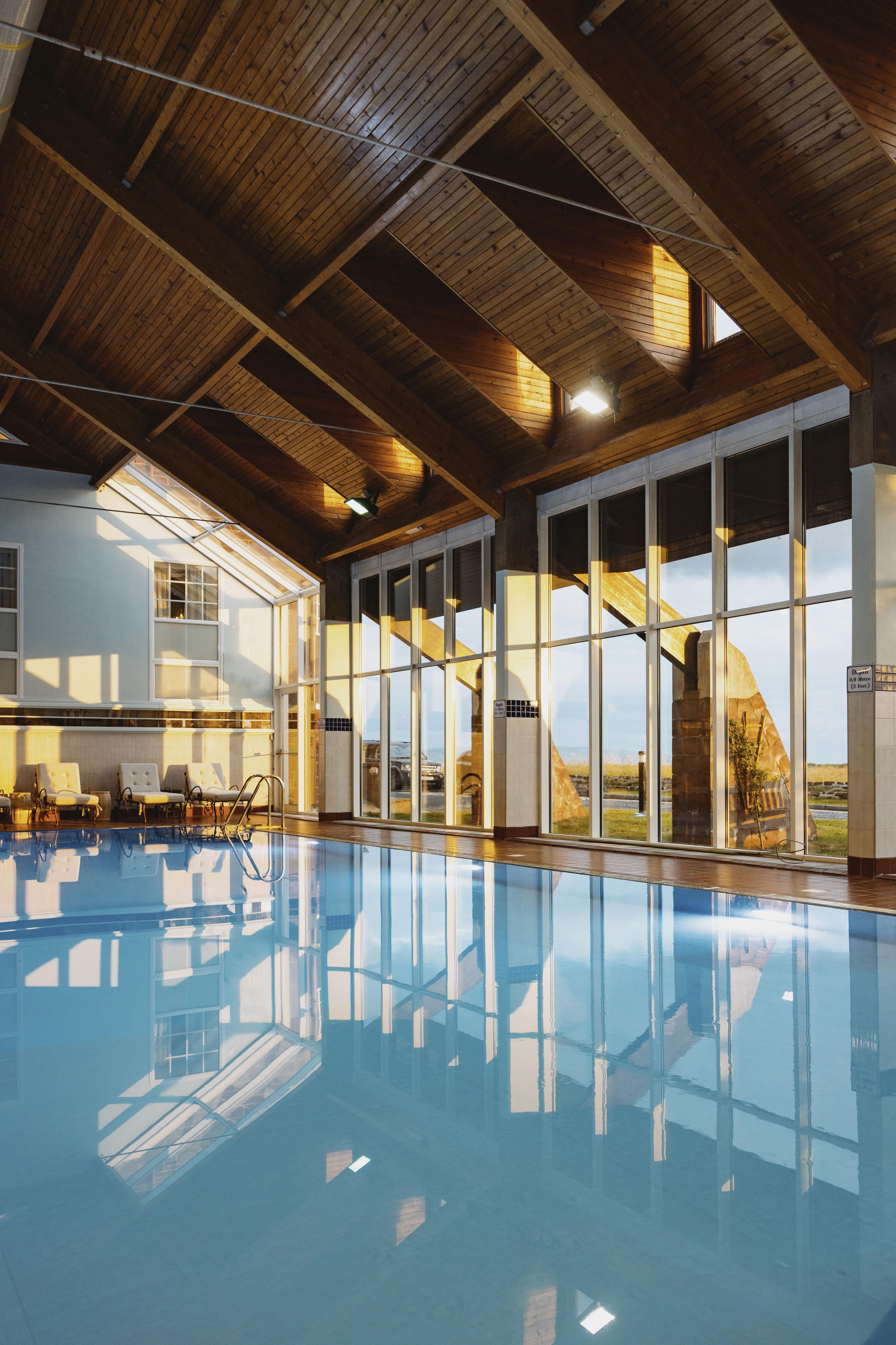Marine Troon Hotel Kültér fotó The swimming pool at the hotel